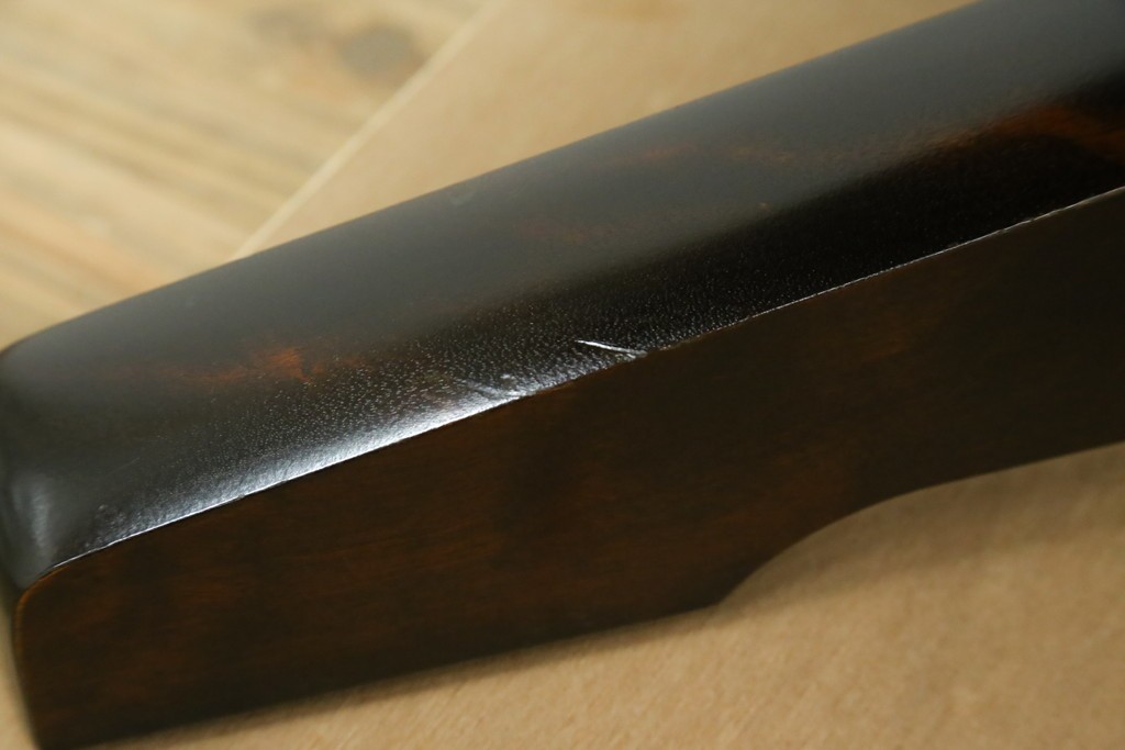 中古　美品　北海道民芸家具　HM4721　樺材　挽物脚が上品でクラシカルな丸テーブル　(R-089407)