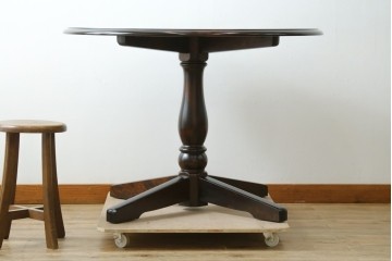 中古　美品　北海道民芸家具　HM4721　樺材　挽物脚が上品でクラシカルな丸テーブル　(R-089407)