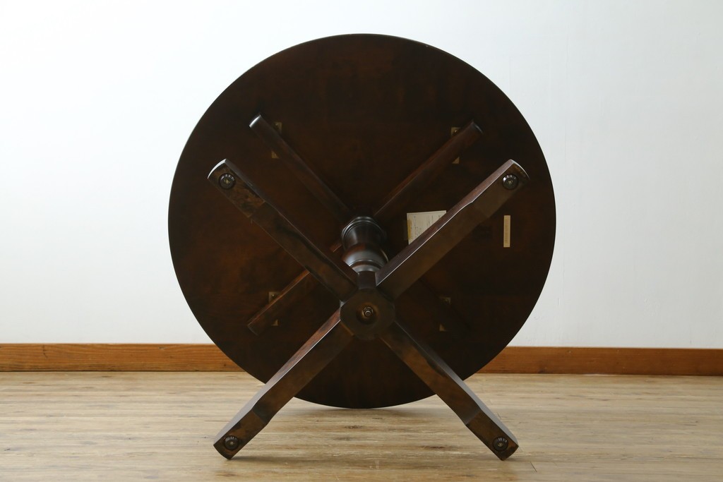 中古　美品　北海道民芸家具　HM4721　樺材　挽物脚が上品でクラシカルな丸テーブル　(R-089407)