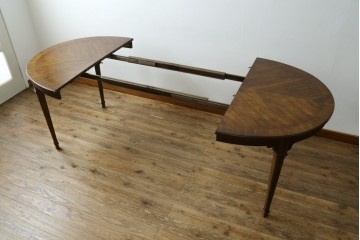 中古　美品　DREXEL HERITAGE(ドレクセルヘリテイジ)　TRYON MANOR(トライオンメナー)　クラシカルな佇まいのエクステンションテーブル　(R-089408)