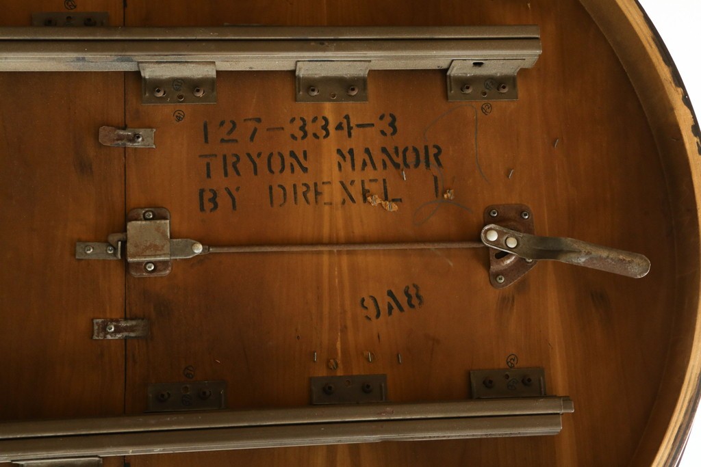 中古　美品　DREXEL HERITAGE(ドレクセルヘリテイジ)　TRYON MANOR(トライオンメナー)　クラシカルな佇まいのエクステンションテーブル　(R-089408)