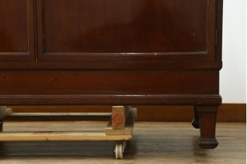 イギリスアンティーク　希少サイズ　幅240cmの大型ショーケース　(R-089409)
