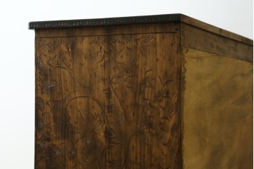 和製ヴィンテージ　希少デザイン　軽井沢彫り　扉全体に施された桜の彫刻が目を引くサイドボード　(R-089411)