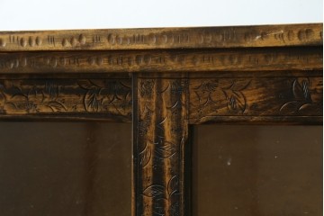 和製ヴィンテージ　希少デザイン　軽井沢彫り　扉全体に施された桜の彫刻が目を引くサイドボード　(R-089411)