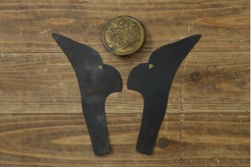 和製ヴィンテージ　黒を基調とした重厚な飾り鎧一式　 鎧櫃(よろいびつ)付き　(R-089413)