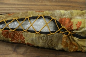 和製ヴィンテージ　黒を基調とした重厚な飾り鎧一式　 鎧櫃(よろいびつ)付き　(R-089413)