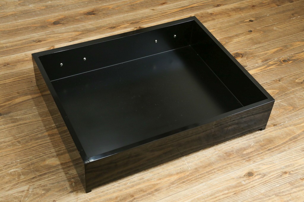 中古　超美品　最高級品　銘有り　螺鈿　細やかな人物風景文様が美しい衣装箪笥　(R-089414)