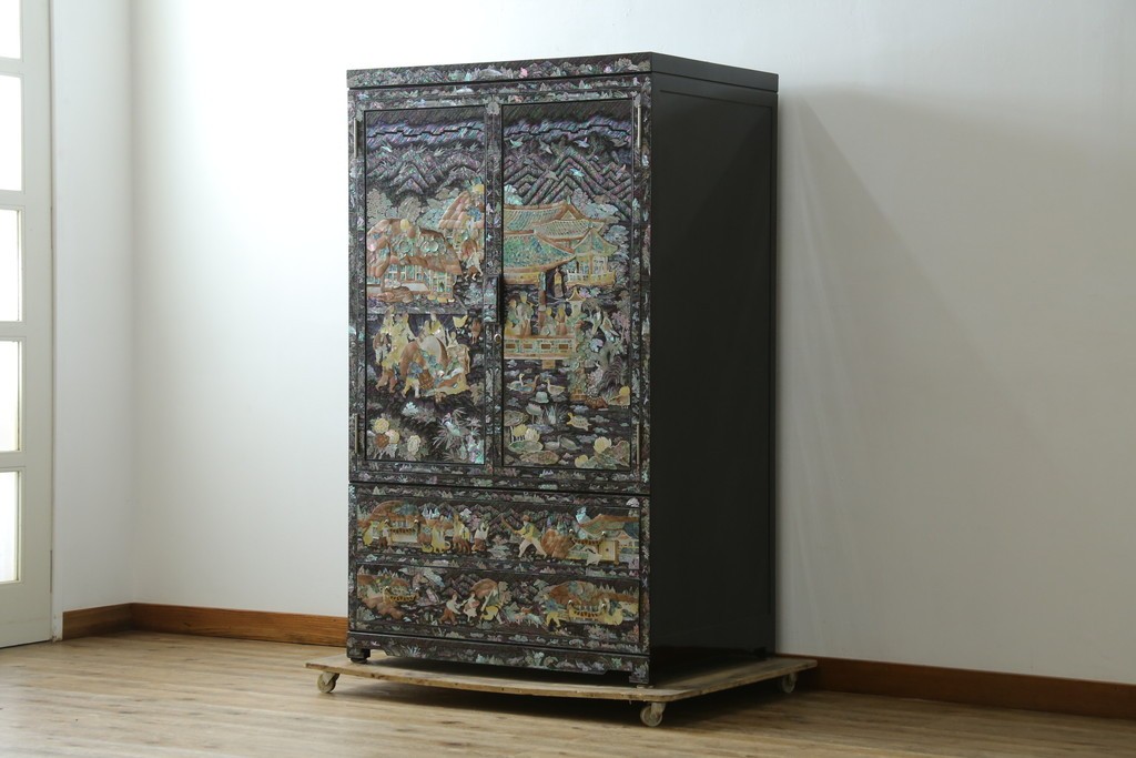 中古　超美品　最高級品　螺鈿　人物風景文様が華やかなワードローブ　(R-089415)