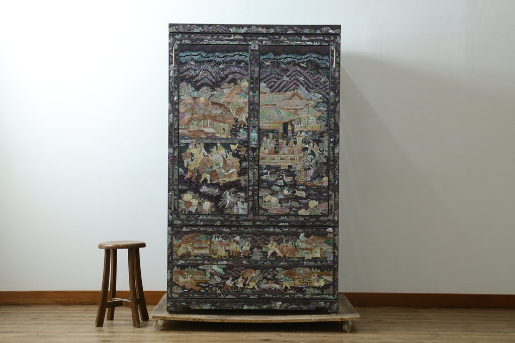 中古　超美品　最高級品　螺鈿　人物風景文様が華やかなワードローブ　(R-089415)