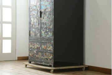 中古　超美品　最高級品　螺鈿　人物風景文様が華やかなワードローブ　(R-089415)
