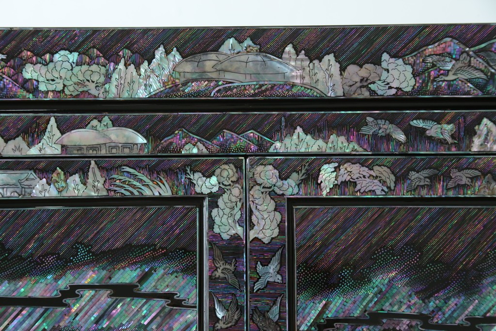 中古　超美品　最高級品　螺鈿　人物風景文様が華やかなワードローブ　(R-089415)