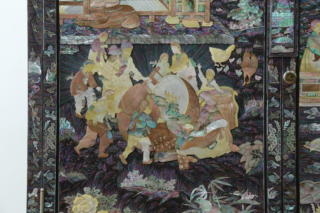 中古　超美品　最高級品　螺鈿　人物風景文様が華やかなワードローブ　(R-089415)