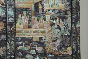 中古　超美品　最高級品　螺鈿　人物風景文様が華やかなワードローブ　(R-089415)