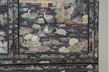 中古　超美品　最高級品　螺鈿　人物風景文様が華やかなワードローブ　(R-089415)