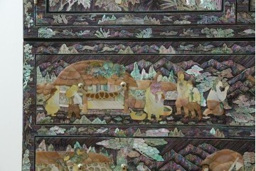 中古　超美品　最高級品　螺鈿　人物風景文様が華やかなワードローブ　(R-089415)