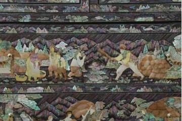 中古　超美品　最高級品　螺鈿　人物風景文様が華やかなワードローブ　(R-089415)