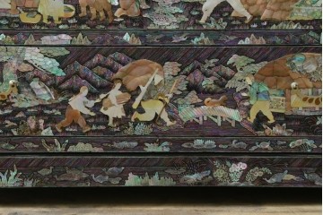 中古　超美品　最高級品　螺鈿　人物風景文様が華やかなワードローブ　(R-089415)