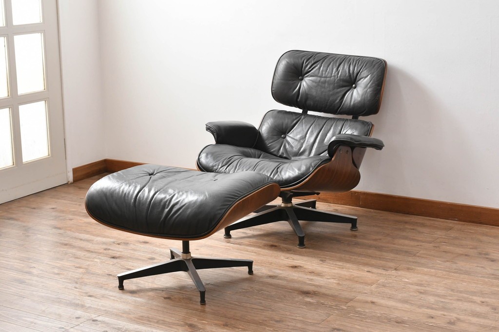 アメリカビンテージ　Herman Miller(ハーマンミラー)　レザー　ローズウッド材　包み込まれるような座り心地のイームズラウンジチェアとオットマンのセット　定価約113万円　(R-089418)