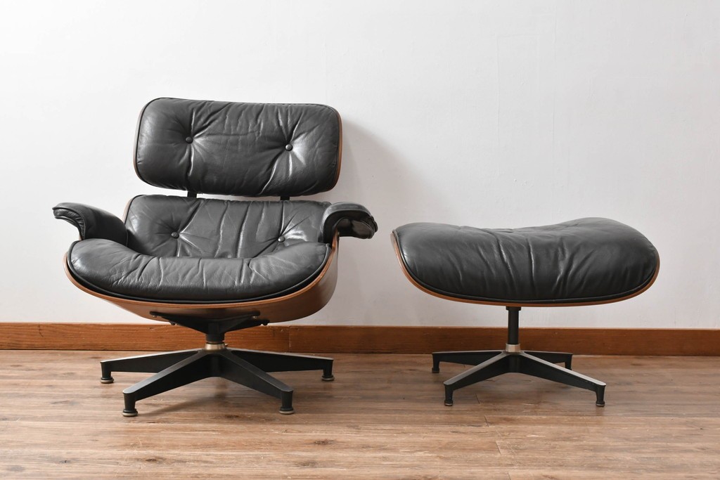 アメリカビンテージ　Herman Miller(ハーマンミラー)　レザー　ローズウッド材　包み込まれるような座り心地のイームズラウンジチェアとオットマンのセット　定価約113万円　(R-089418)