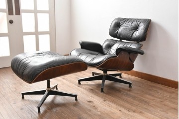 アメリカビンテージ　Herman Miller(ハーマンミラー)　レザー　ローズウッド材　包み込まれるような座り心地のイームズラウンジチェアとオットマンのセット　定価約113万円　(R-089418)