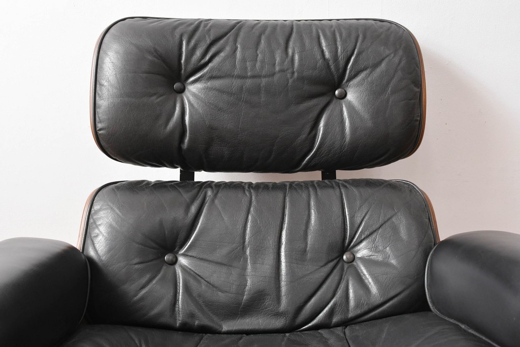 アメリカビンテージ　Herman Miller(ハーマンミラー)　レザー　ローズウッド材　包み込まれるような座り心地のイームズラウンジチェアとオットマンのセット　定価約113万円　(R-089418)