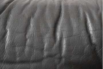 アメリカビンテージ　Herman Miller(ハーマンミラー)　レザー　ローズウッド材　包み込まれるような座り心地のイームズラウンジチェアとオットマンのセット　定価約113万円　(R-089418)