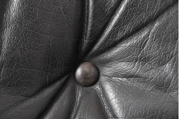 アメリカビンテージ　Herman Miller(ハーマンミラー)　レザー　ローズウッド材　包み込まれるような座り心地のイームズラウンジチェアとオットマンのセット　定価約113万円　(R-089418)