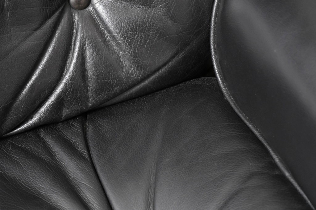 アメリカビンテージ　Herman Miller(ハーマンミラー)　レザー　ローズウッド材　包み込まれるような座り心地のイームズラウンジチェアとオットマンのセット　定価約113万円　(R-089418)