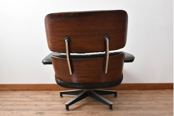 アメリカビンテージ　Herman Miller(ハーマンミラー)　レザー　ローズウッド材　包み込まれるような座り心地のイームズラウンジチェアとオットマンのセット　定価約113万円　(R-089418)