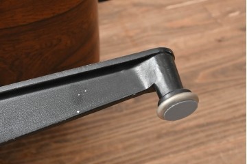 アメリカビンテージ　Herman Miller(ハーマンミラー)　レザー　ローズウッド材　包み込まれるような座り心地のイームズラウンジチェアとオットマンのセット　定価約113万円　(R-089418)