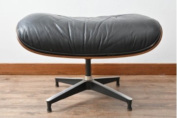 アメリカビンテージ　Herman Miller(ハーマンミラー)　レザー　ローズウッド材　包み込まれるような座り心地のイームズラウンジチェアとオットマンのセット　定価約113万円　(R-089418)