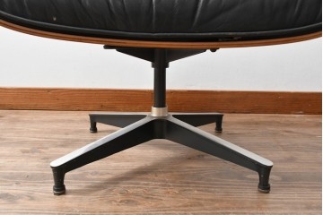 アメリカビンテージ　Herman Miller(ハーマンミラー)　レザー　ローズウッド材　包み込まれるような座り心地のイームズラウンジチェアとオットマンのセット　定価約113万円　(R-089418)