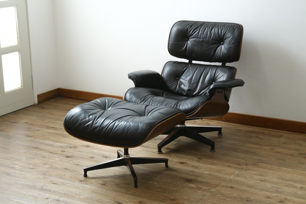 アメリカビンテージ　Herman Miller(ハーマンミラー)　レザー　ローズウッド材　包み込まれるような座り心地のイームズラウンジチェアとオットマンのセット　定価約113万円　(R-089418)