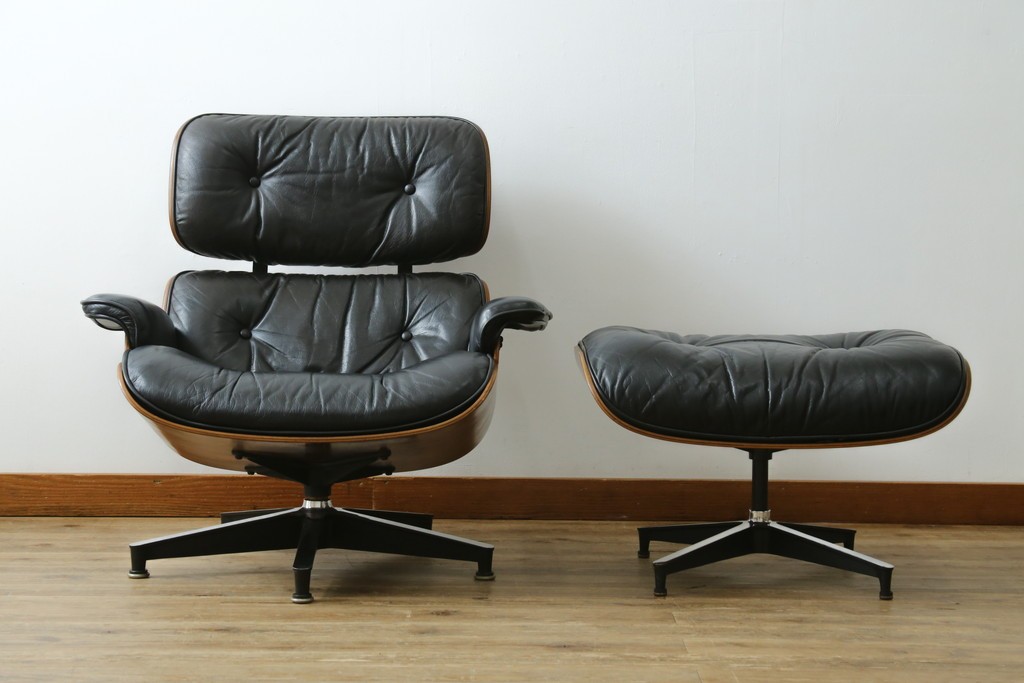 アメリカビンテージ　Herman Miller(ハーマンミラー)　レザー　ローズウッド材　包み込まれるような座り心地のイームズラウンジチェアとオットマンのセット　定価約113万円　(R-089418)