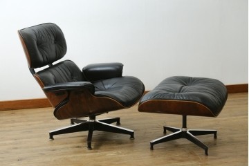 アメリカビンテージ　Herman Miller(ハーマンミラー)　レザー　ローズウッド材　包み込まれるような座り心地のイームズラウンジチェアとオットマンのセット　定価約113万円　(R-089418)