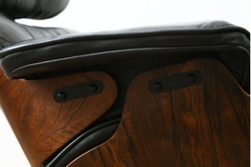 アメリカビンテージ　Herman Miller(ハーマンミラー)　レザー　ローズウッド材　包み込まれるような座り心地のイームズラウンジチェアとオットマンのセット　定価約113万円　(R-089418)