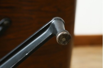 アメリカビンテージ　Herman Miller(ハーマンミラー)　レザー　ローズウッド材　包み込まれるような座り心地のイームズラウンジチェアとオットマンのセット　定価約113万円　(R-089418)