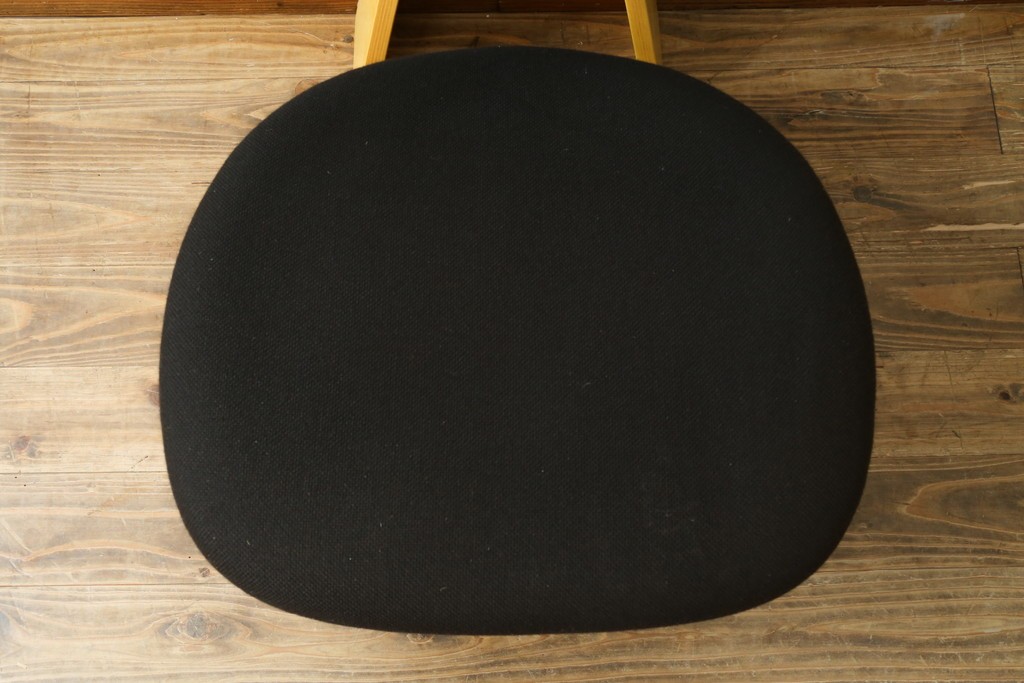 中古　美品　天童木工(Tendo)　S-5016NA　オーク材　丸みを帯びたフォルムの低座イス　(R-089420)