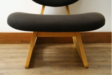 中古　美品　天童木工(Tendo)　S-5016NA　オーク材　丸みを帯びたフォルムの低座イス　(R-089420)