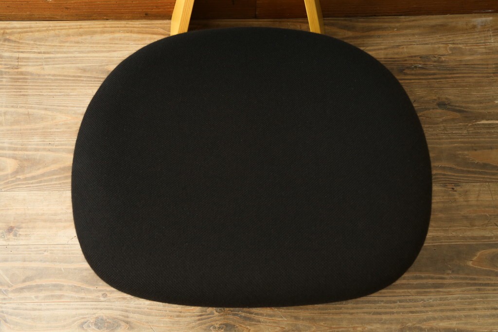 中古　美品　天童木工(Tendo)　S-5016NA　オーク材　丸みを帯びたフォルムの低座イス　(R-089420)