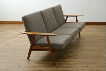 デンマークヴィンテージ　GETAMA(ゲタマ)　Hans J. Wegner(ハンス・J・ウェグナー)　GE240　洗練されたデザインの3人掛けソファ　(R-089424)
