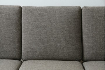デンマークヴィンテージ　GETAMA(ゲタマ)　Hans J. Wegner(ハンス・J・ウェグナー)　GE240　洗練されたデザインの3人掛けソファ　(R-089424)