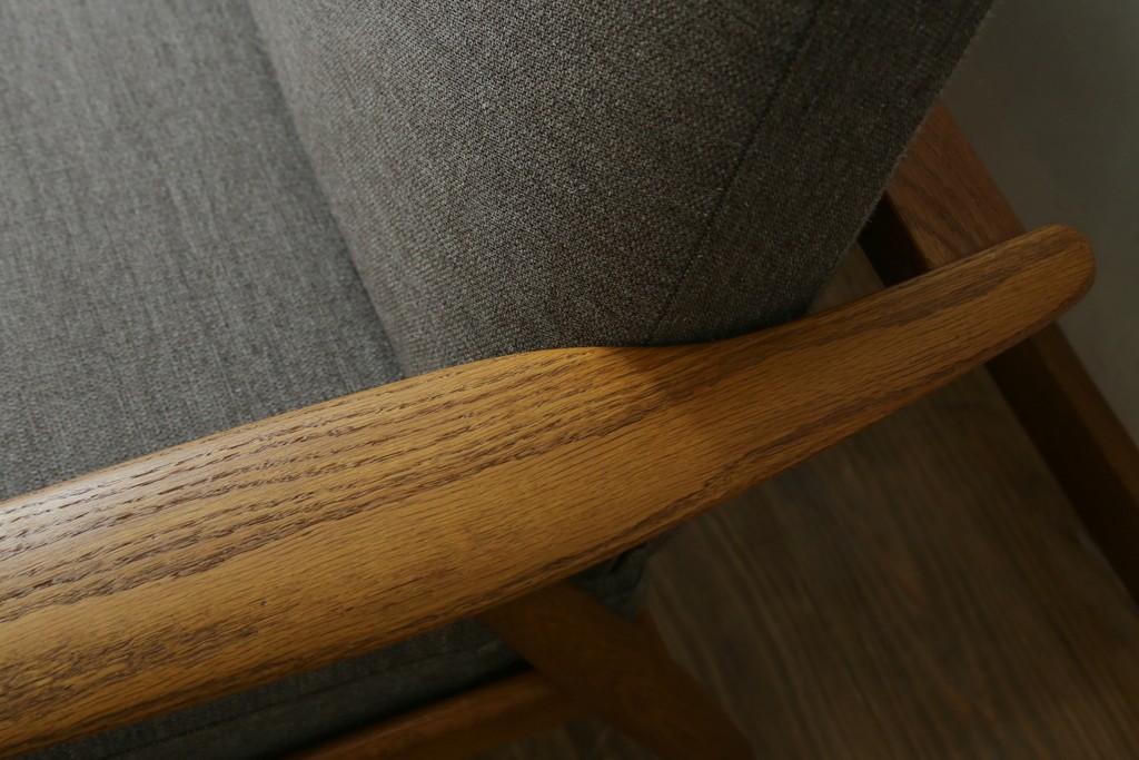 デンマークヴィンテージ　GETAMA(ゲタマ)　Hans J. Wegner(ハンス・J・ウェグナー)　GE240　洗練されたデザインの3人掛けソファ　(R-089424)