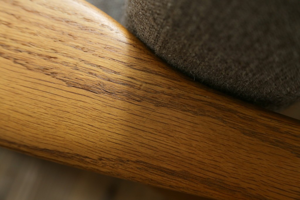 デンマークヴィンテージ　GETAMA(ゲタマ)　Hans J. Wegner(ハンス・J・ウェグナー)　GE240　洗練されたデザインの3人掛けソファ　(R-089424)