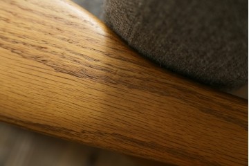 デンマークヴィンテージ　GETAMA(ゲタマ)　Hans J. Wegner(ハンス・J・ウェグナー)　GE240　洗練されたデザインの3人掛けソファ　(R-089424)