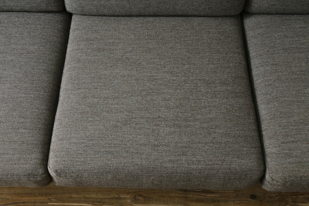 デンマークヴィンテージ　GETAMA(ゲタマ)　Hans J. Wegner(ハンス・J・ウェグナー)　GE240　洗練されたデザインの3人掛けソファ　(R-089424)