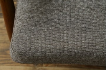 デンマークヴィンテージ　GETAMA(ゲタマ)　Hans J. Wegner(ハンス・J・ウェグナー)　GE240　洗練されたデザインの3人掛けソファ　(R-089424)