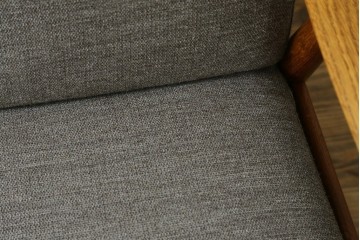 デンマークヴィンテージ　GETAMA(ゲタマ)　Hans J. Wegner(ハンス・J・ウェグナー)　GE240　洗練されたデザインの3人掛けソファ　(R-089424)