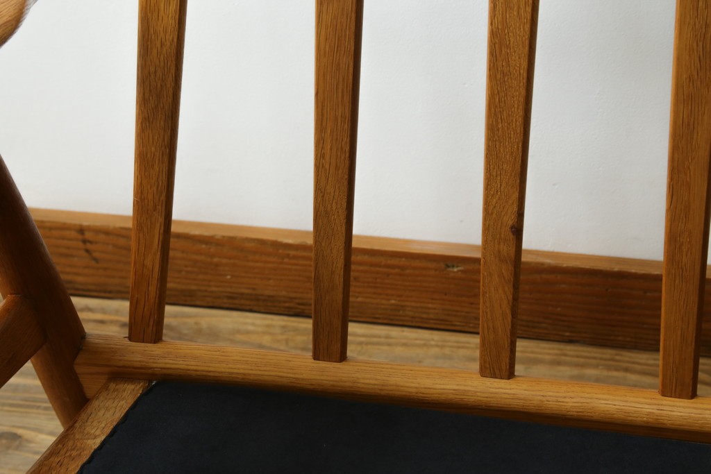 デンマークヴィンテージ　GETAMA(ゲタマ)　Hans J. Wegner(ハンス・J・ウェグナー)　GE240　洗練されたデザインの3人掛けソファ　(R-089424)