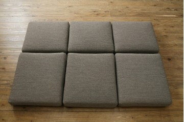 デンマークヴィンテージ　GETAMA(ゲタマ)　Hans J. Wegner(ハンス・J・ウェグナー)　GE240　洗練されたデザインの3人掛けソファ　(R-089424)